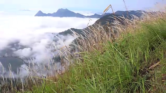 云团在山上滚动视频素材