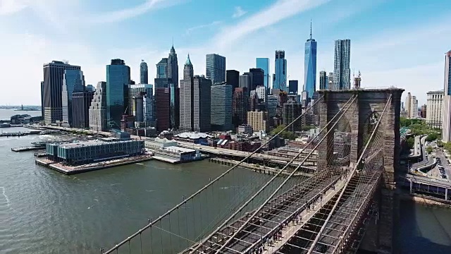 航拍布鲁克林大桥和金融区视频下载