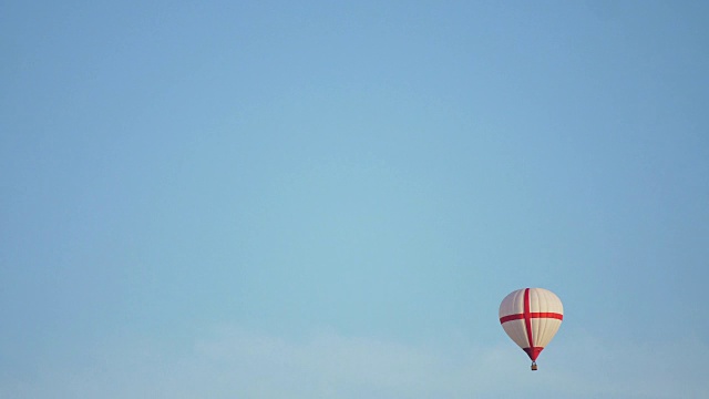热气球在天空中视频素材