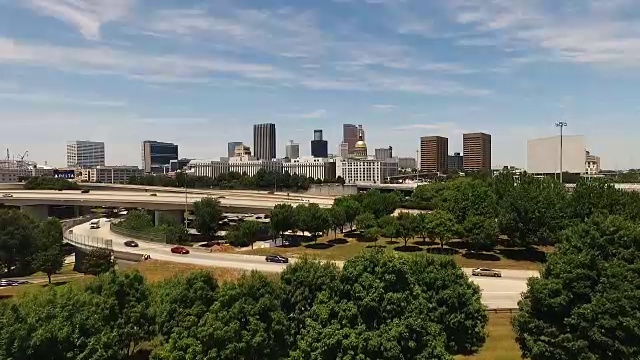 高空镜头在高速公路州首府亚特兰大美国佐治亚州视频素材