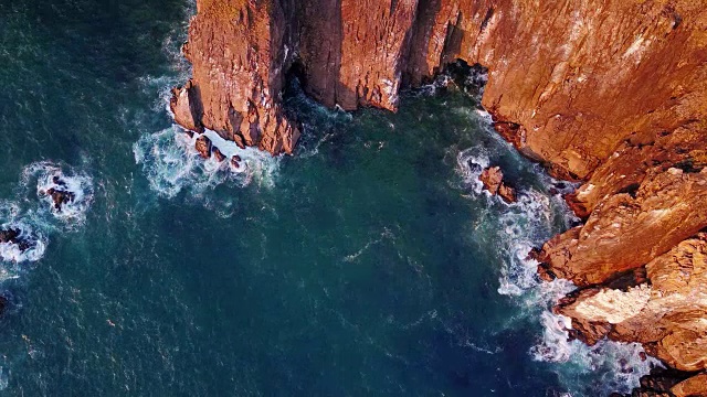 4K航拍壮观的悬崖在北俄勒冈海岸视频下载