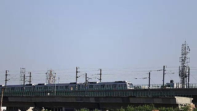 印度新德里地铁火车/视频素材