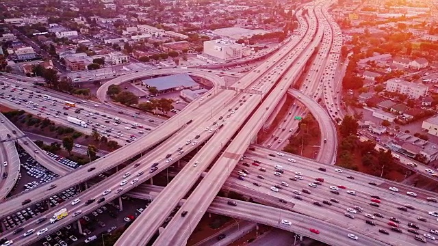 日落时分，10/110交汇处，洛杉矶航拍视频下载