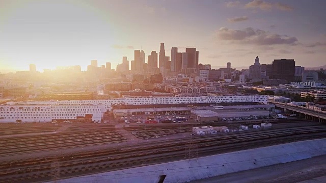 航拍洛杉矶河和艺术区视频素材
