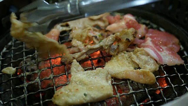 烧猪肉，韩式料理视频素材