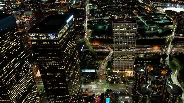 从空中拍摄的洛杉矶市区夜景视频素材
