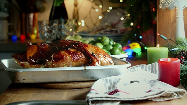 传统的圣诞烤鸭饭视频下载