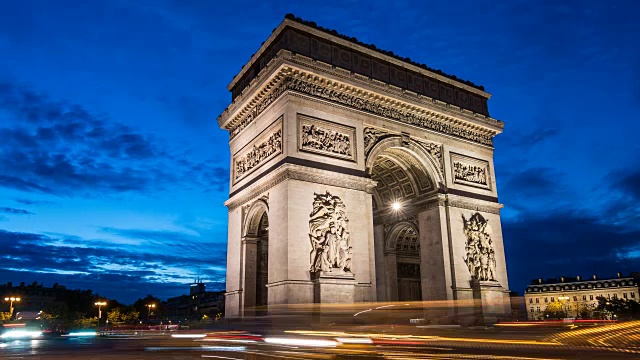 巴黎凯旋门的交通时间在夜间视频素材