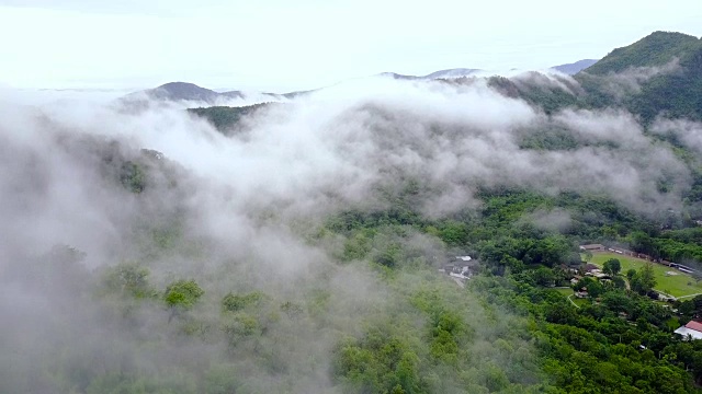4K:航拍泰国Suan Phueng的绿色山谷视频素材
