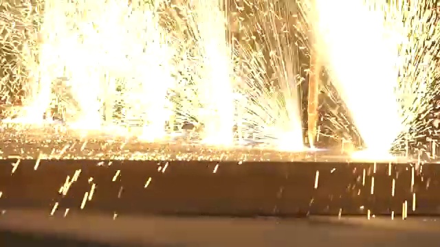 多台自动切割机切割钢材视频素材