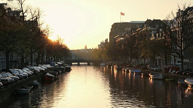 日落时的凯泽斯格拉赫特运河，荷兰阿姆斯特丹，欧洲视频素材