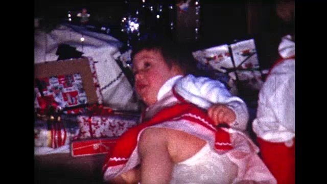 1958年家庭圣诞茶会视频素材