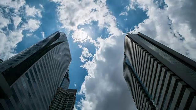 办公楼，摩天大楼对着天空视频下载