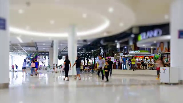 4K Time Lapse 4096x2160:购物中心的人群，以及在购物中心走来走去的ProRes 422HQ。平移风格。视频素材