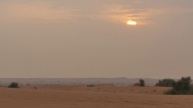 亚洲中东阿拉伯联合酋长国迪拜附近的沙漠之旅视频下载