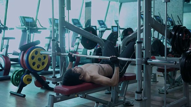 亚洲男人在健身视频下载