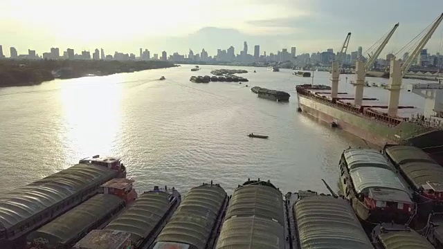 鸟瞰图装载货物运输视频素材