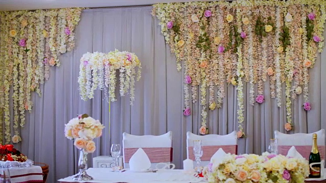 婚礼装饰，婚礼仪式装饰，婚礼装饰用真花制成。婚礼花束视频素材