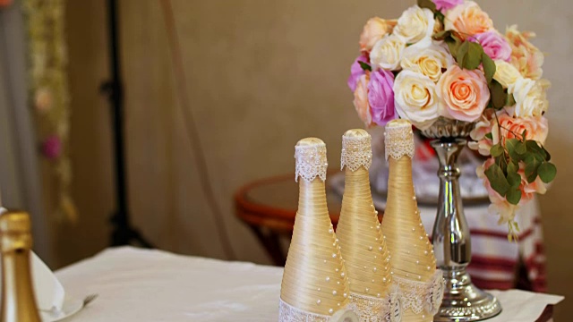 婚礼装饰，婚礼仪式装饰，婚礼装饰用真花制成。婚礼花束视频素材
