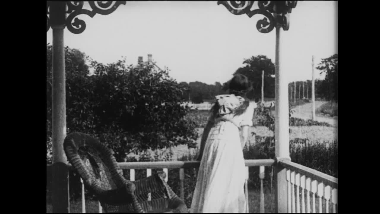 1915年，一位妇女收到未婚夫的电报视频下载