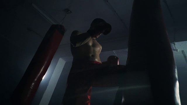 强壮的男人跆拳道视频素材
