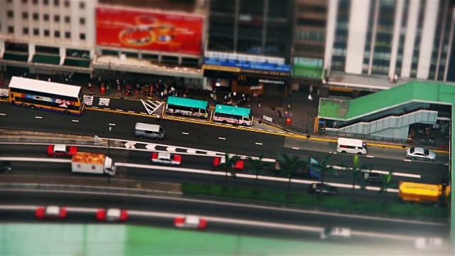 假的香港交通微缩镜头-从高层建筑上看到视频素材