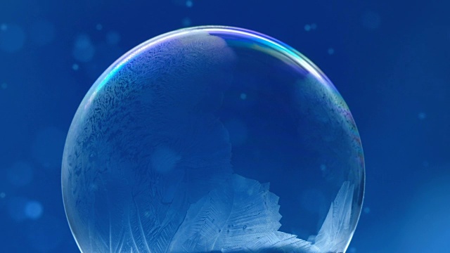圣诞雪花球雪花在蓝色动画背景视频素材