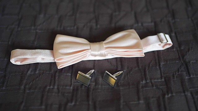漂亮的婚礼袖扣和蝴蝶视频下载