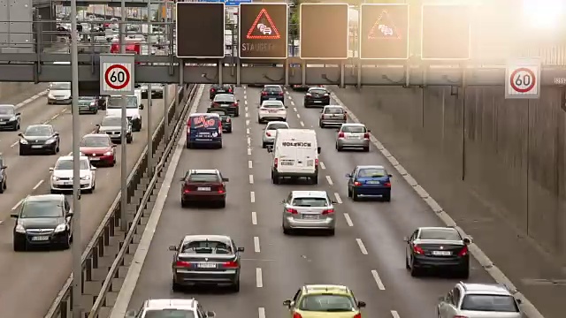 德国柏林高速公路交通(A100)视频素材