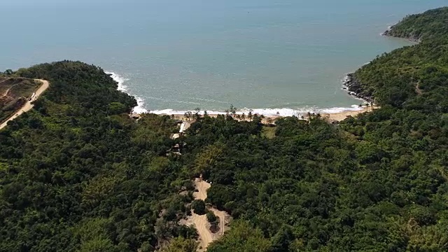 巴西伊尔哈贝拉Jabaquara海滩鸟瞰图视频素材