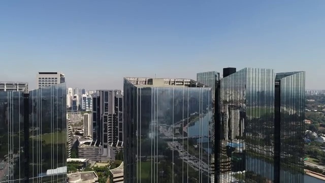 无人机在圣保罗的现代建筑视频素材