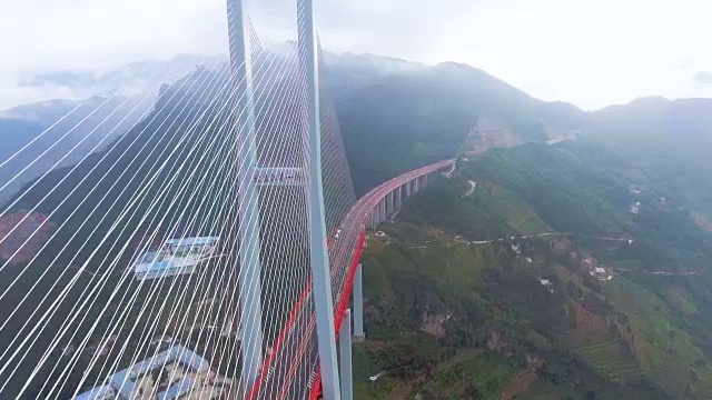 世界最高吊桥鸟瞰图，北盘江，g惠州，中国视频下载