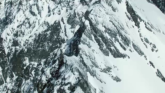 航拍白雪皑皑的安第斯山脊视频素材