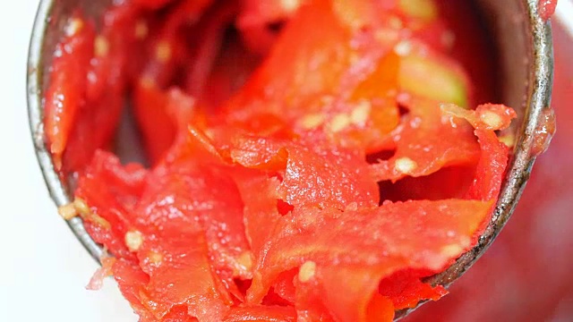 挤西红柿——意大利南部自制番茄酱视频下载
