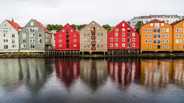 挪威特隆赫姆——色彩缤纷的房子视频下载