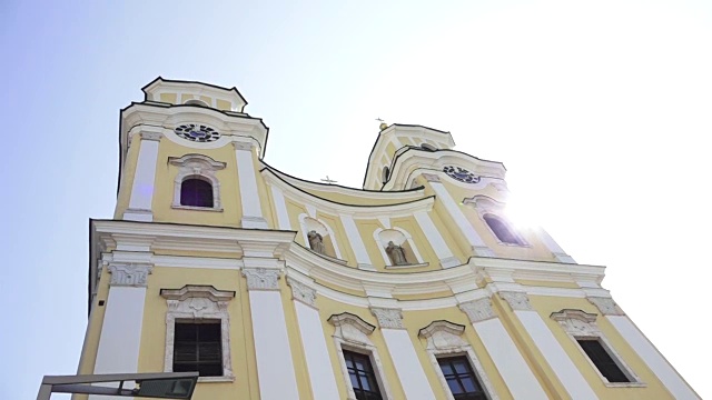 奥地利教堂的婚礼钟声视频下载