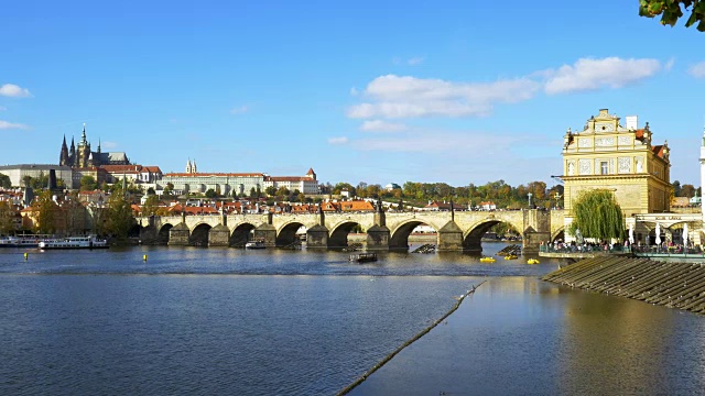 布拉格查尔斯桥和赫拉德卡尼城堡视频素材
