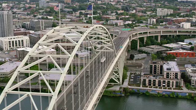 俄勒冈州波特兰市的空中弗里蒙特桥视频素材