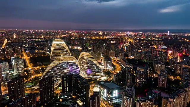 T/L ZI鸟瞰图北京天际线的夜晚视频下载
