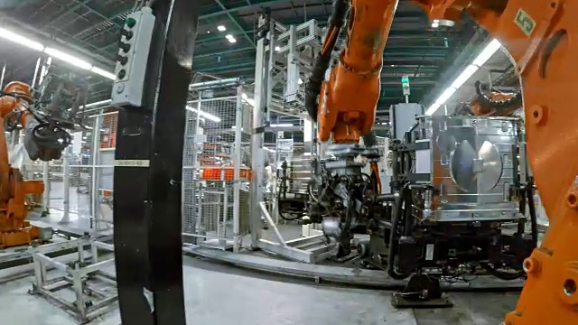 在工厂中运行的工业机器人视频下载