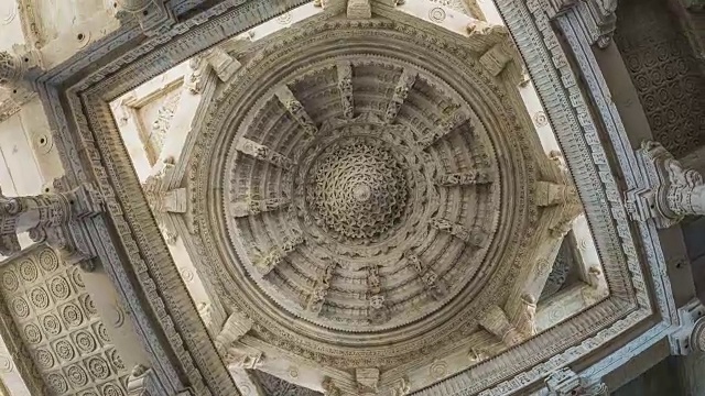 旋转式天花板，印度拉贾斯坦邦耆那教寺庙内部视频下载