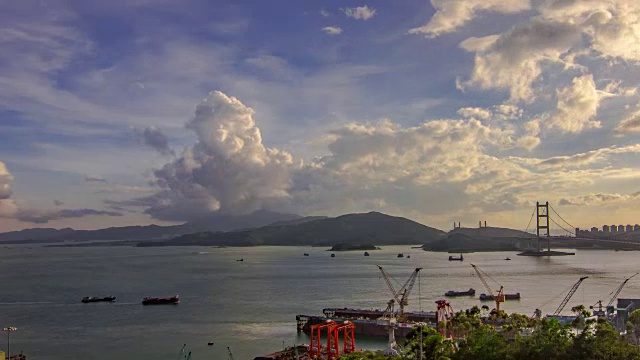 从香港俯瞰青岛大桥的水上交通视频下载