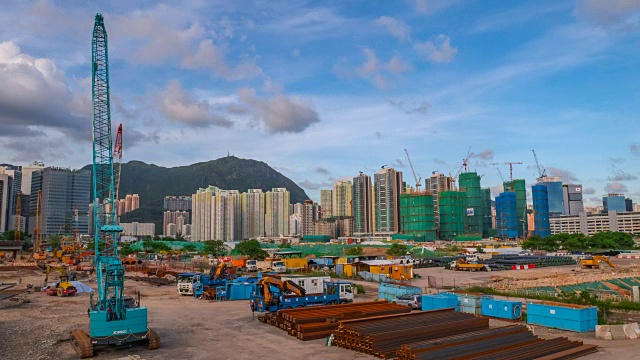 在香港现代建筑工地工作的劳工。视频下载