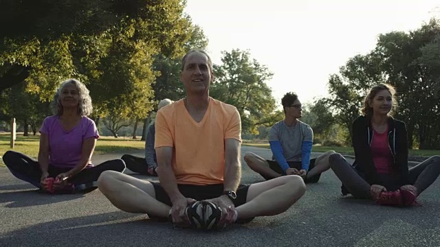 4K慢动作:日出健身班视频素材