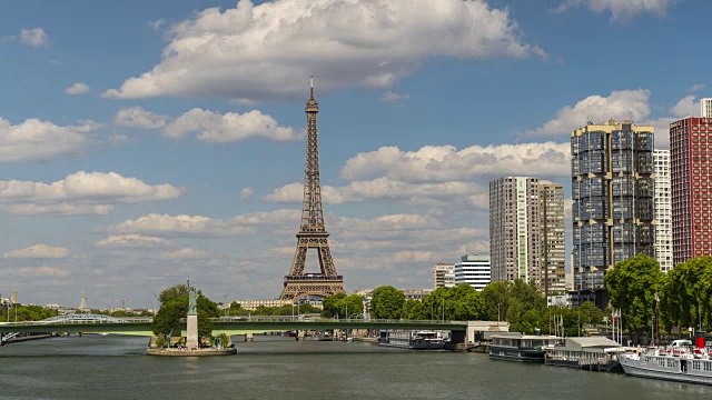 巴黎，时间流逝，以埃菲尔铁塔为背景视频素材