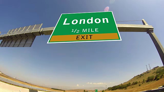 4K驾驶高速公路/州际公路，英国伦敦出口标志视频下载