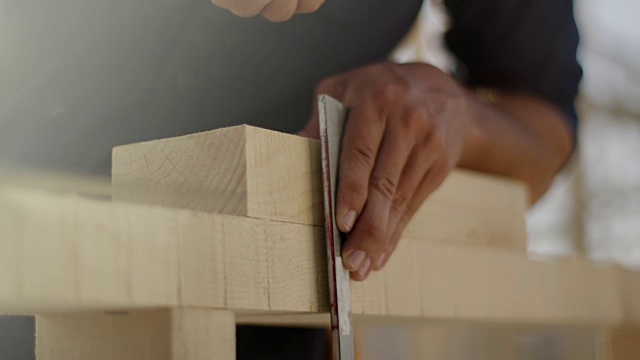 建筑工量木材供锯视频素材