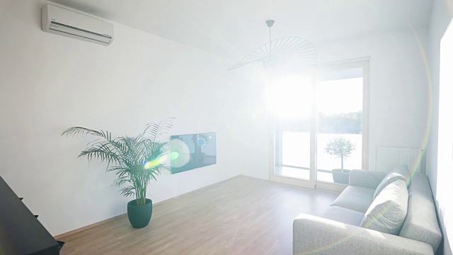 明亮的客厅在一个新的现代化公寓视频素材