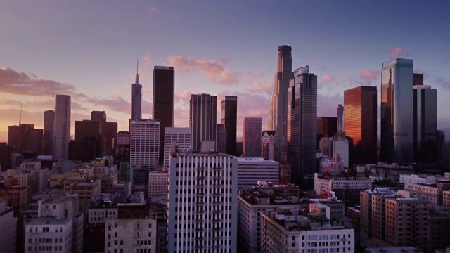 日落时分的洛杉矶市中心-航拍视频下载