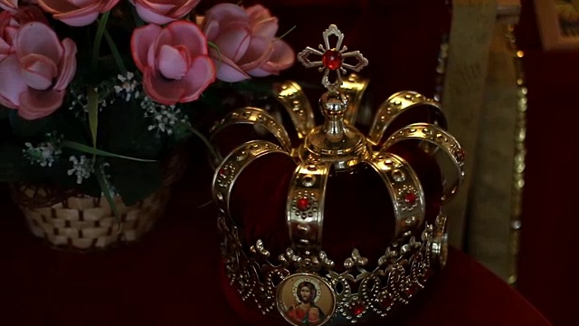 正统的宗教皇冠视频素材